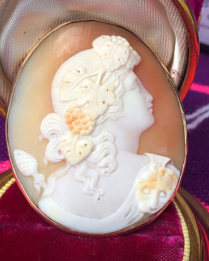 Antique 14k gold hand carved Italian Cameo Brooch 2” Beautiful