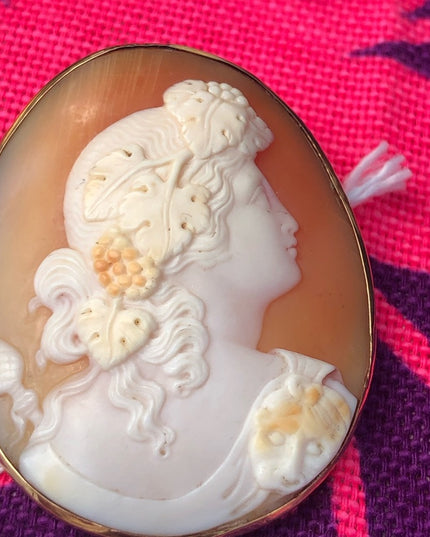 Antique 14k gold hand carved Italian Cameo Brooch 2” Beautiful
