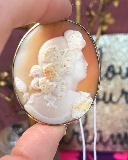 Antique 14k gold hand carved Italian Cameo Brooch 2” Beautiful