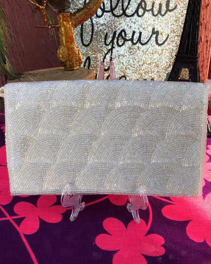 Vintage 1980s White bead clutch
