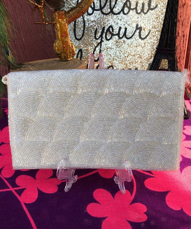 Vintage 1980s White bead clutch