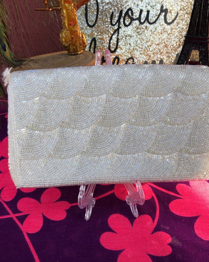 Vintage 1980s White bead clutch