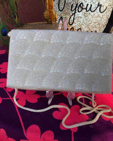 Vintage 1980s White bead clutch