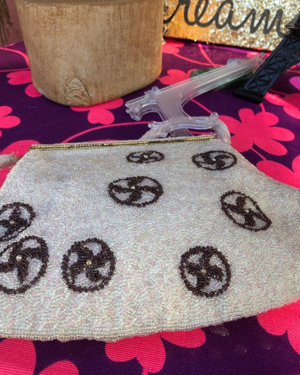 Vintage 1950s Beaded bag with design appx