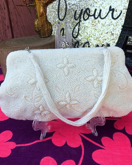 Beautiful vintage 1950s beaded wristlet