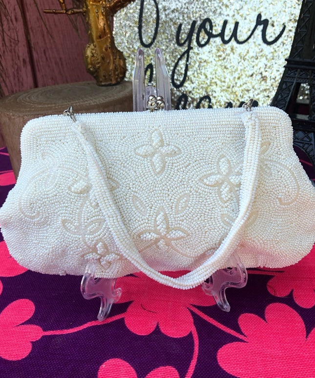 Beautiful vintage 1950s beaded wristlet