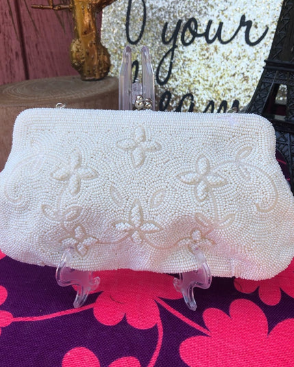 Beautiful vintage 1950s beaded wristlet