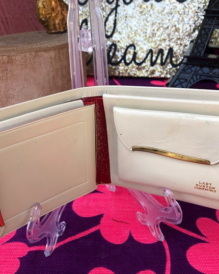 Vintage 1970s lady Buxton leather billfold wallet white