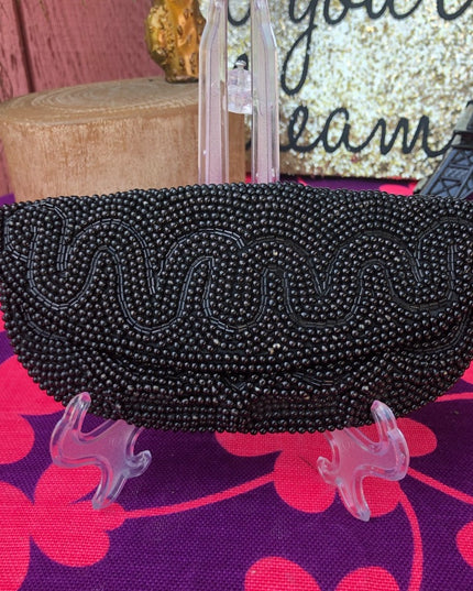 Vintage 1960s black bead wallet soo cute!