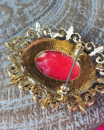 Vintage Cameo 2” with faux pearl & delicate style
