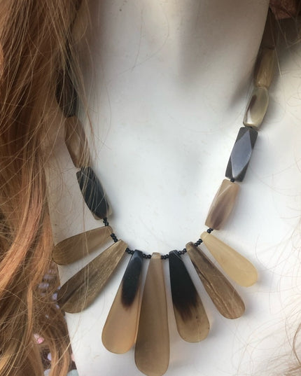 Vintage Lucite cleopatra style necklace 25” 1960s
