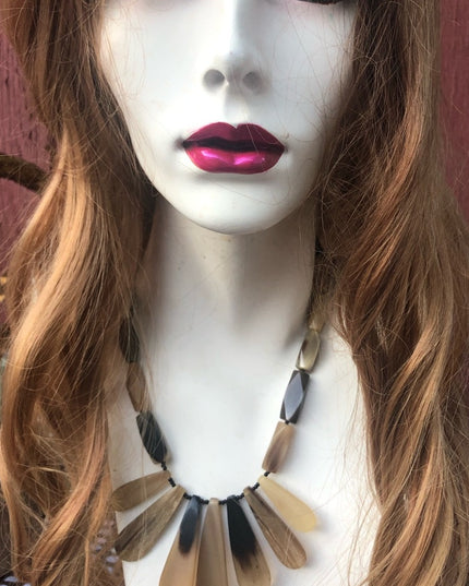 Vintage Lucite cleopatra style necklace 25” 1960s