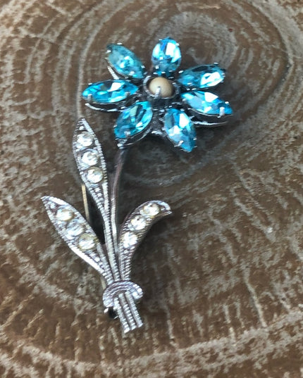 Beautiful blue flower vintage brooch