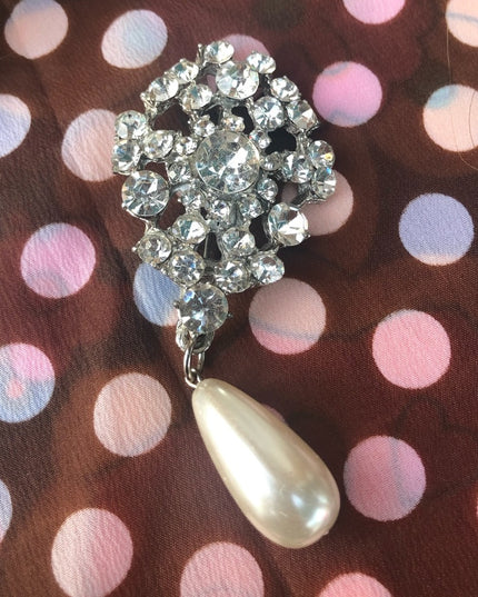 Vintage 1980s scarf crystal faux pearl brooch