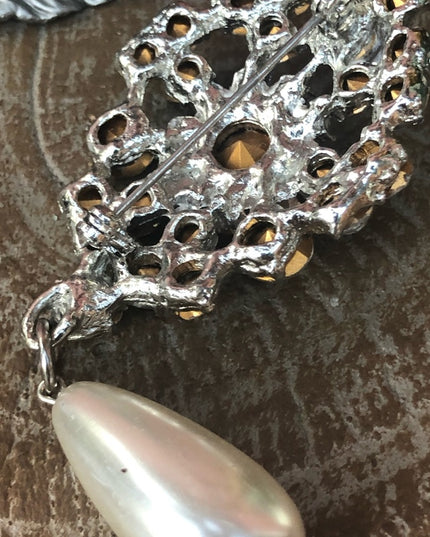 Vintage 1980s scarf crystal faux pearl brooch