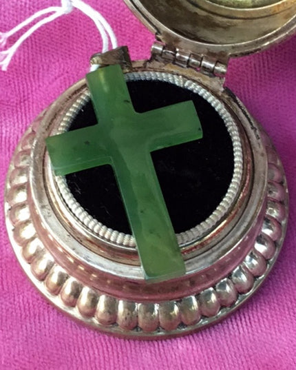 Vintage Jadite cross pendant Vg Religious