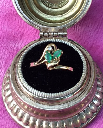 Vintage 10k gold diamond & emerald ring Sz 6.5