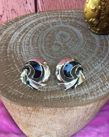 Vintage silver finish & black enamel clip on earrings swirl deaign