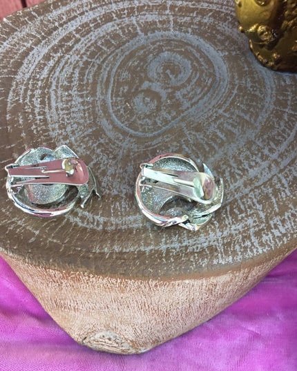 Vintage silver finish & black enamel clip on earrings swirl deaign