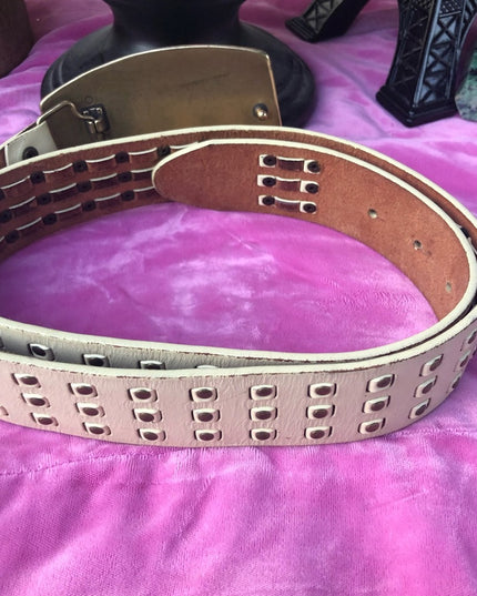 Vintage Guess Lg buckle Distressed cream leather belt
