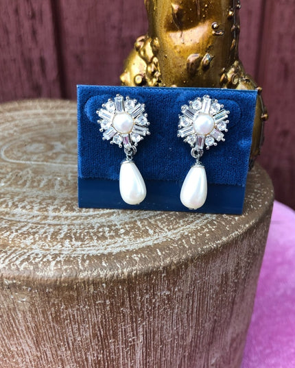 Vintage New faux pearl & rhinestone dangle earring