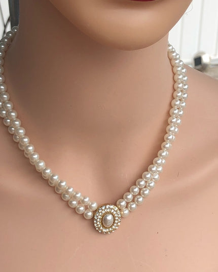 Vintage NWOT Faux pearl rhinestone necklace