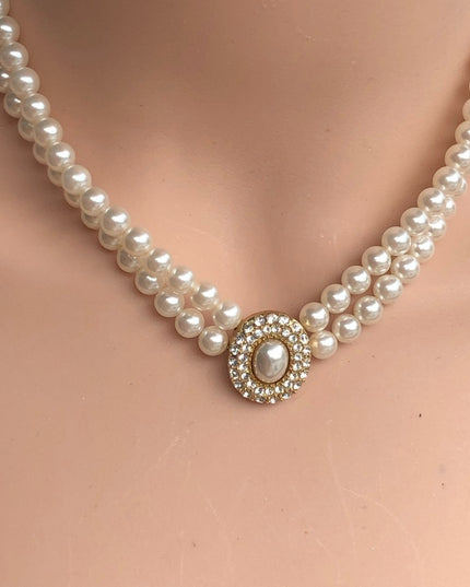 Vintage NWOT Faux pearl rhinestone necklace