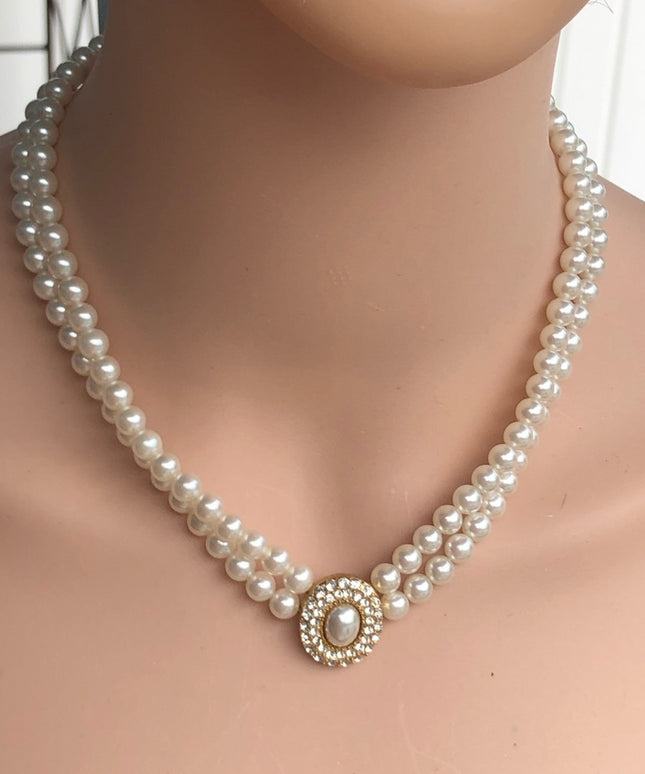 Vintage NWOT Faux pearl rhinestone necklace