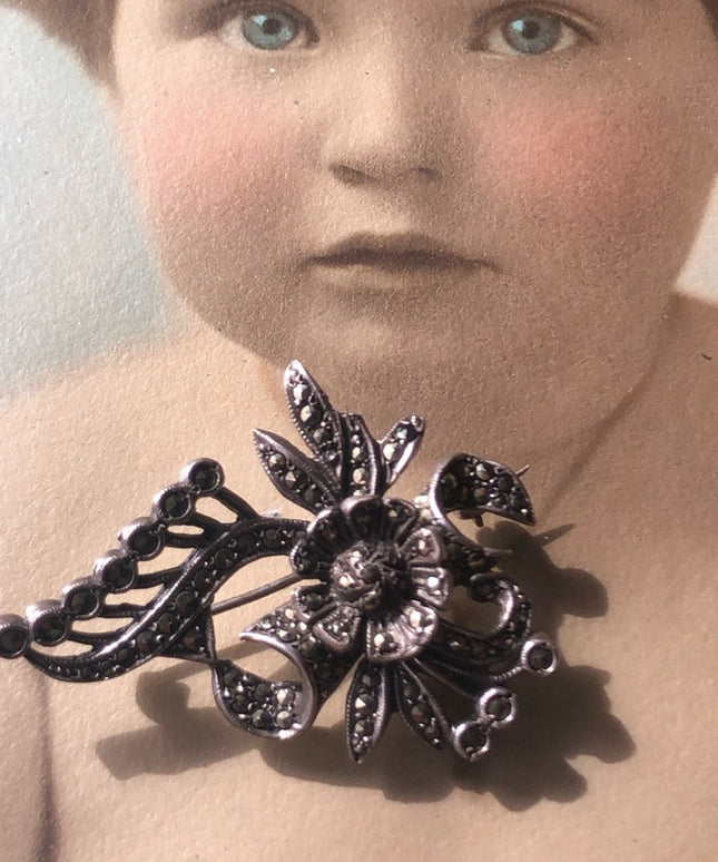Vintage sterling silver marcasite flower brooch (1)