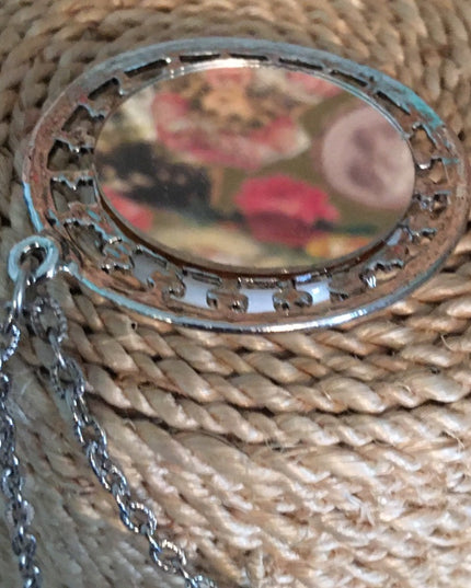 Beautiful Victorian scene silver finish large vintage pendant necklace cameo