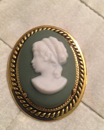 Vintage left facing  ceramic gold tone Cameo