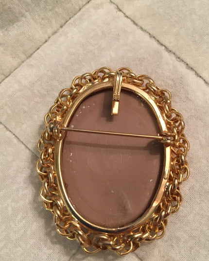 Vintage 3 graces ceramic cameo pendant brooch