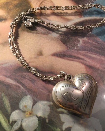 Vintage sterling silver 925 Large etched puff heat necklace