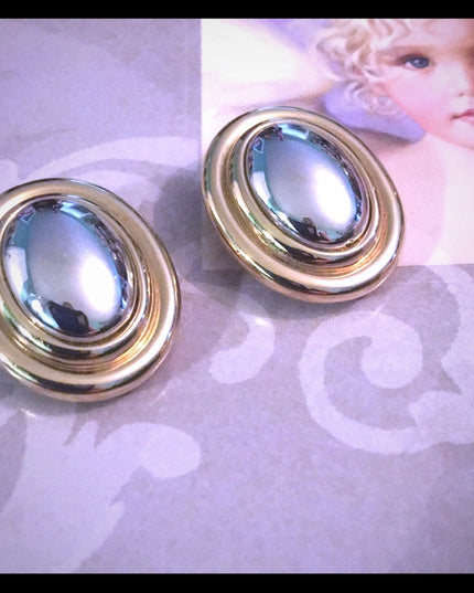 Vintage Liz Claiborne Clip on gold tone earrings