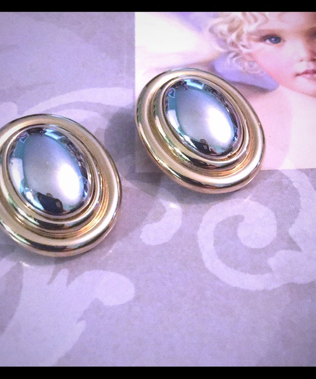 Vintage Liz Claiborne Clip on gold tone earrings