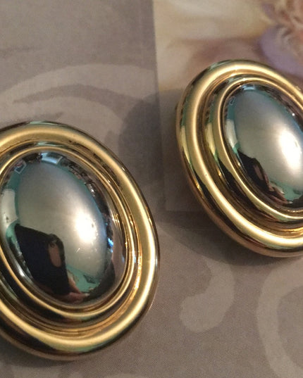 Vintage Liz Claiborne Clip on gold tone earrings