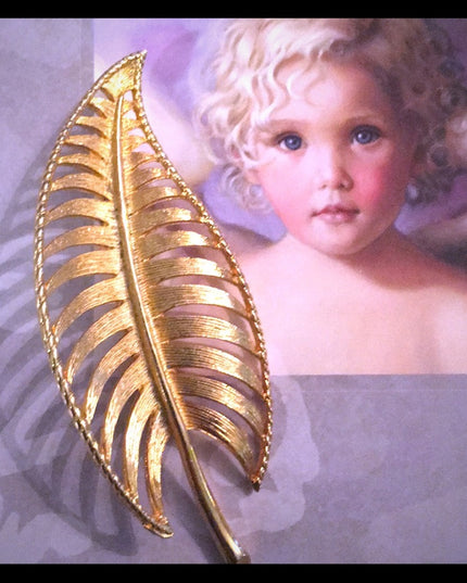 Vintage gold leaf brooch Beauty textured large