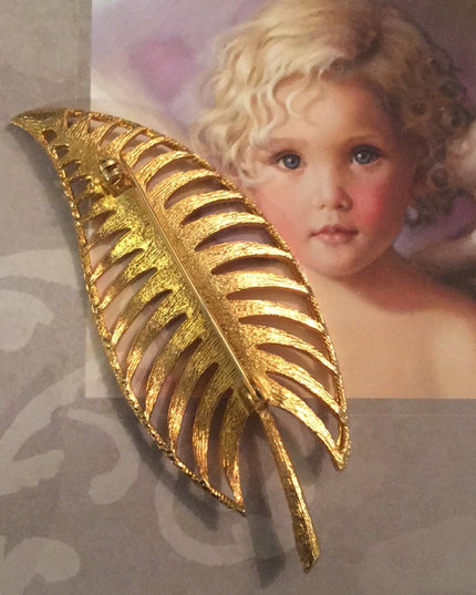 Vintage gold leaf brooch Beauty textured large