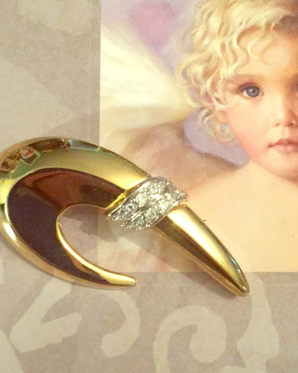 Vintage gold tone brooch 2”