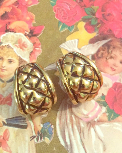 Vintage gold finish waffle design half hoop dangle earrings