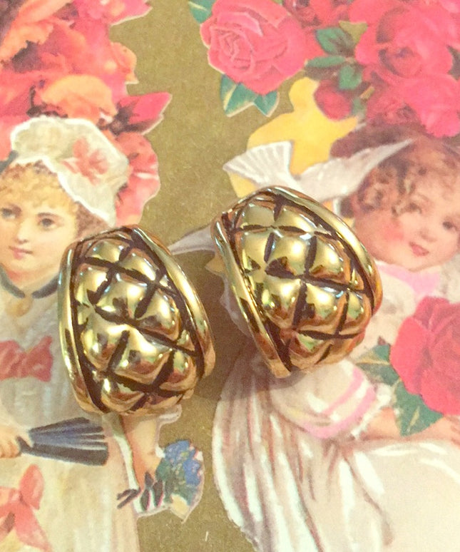 Vintage gold finish waffle design half hoop dangle earrings