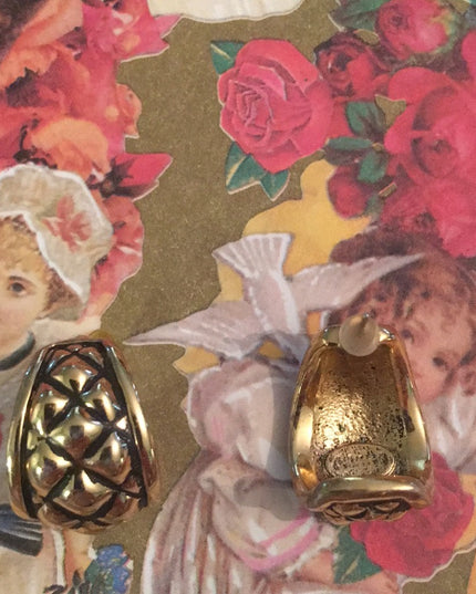 Vintage gold finish waffle design half hoop dangle earrings