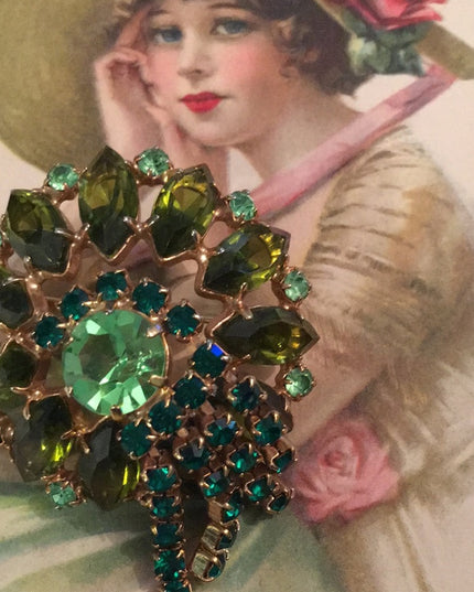 Stunning Vintage green crystal Juliana  brooch gold finish flower with dangle