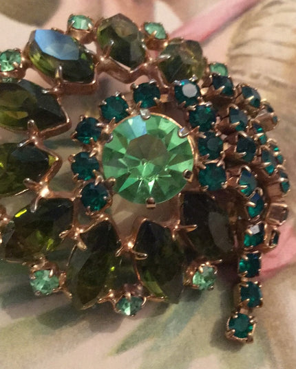 Stunning Vintage green crystal Juliana  brooch gold finish flower with dangle