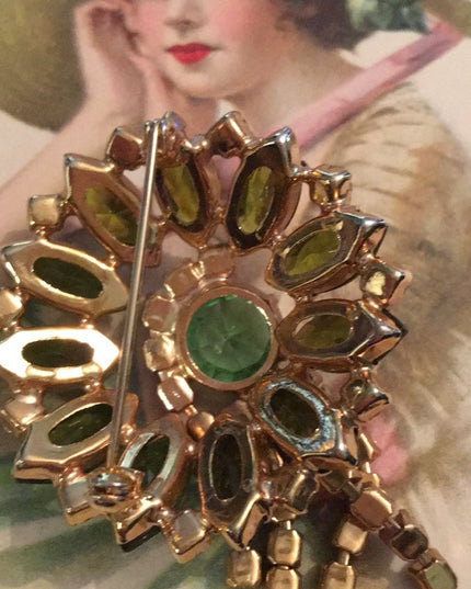 Stunning Vintage green crystal Juliana  brooch gold finish flower with dangle