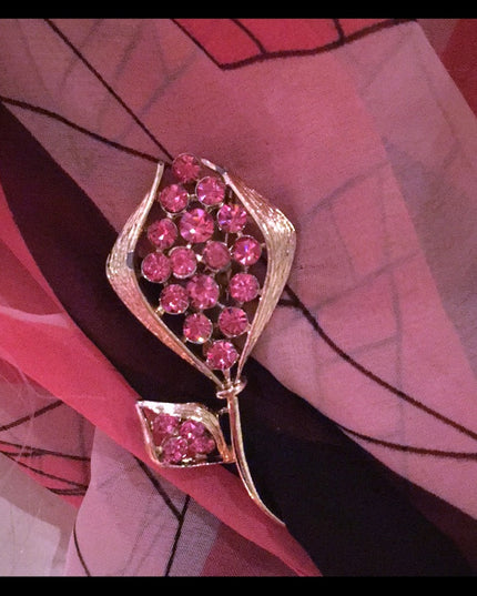 Vintage crystal flower brooch 2”