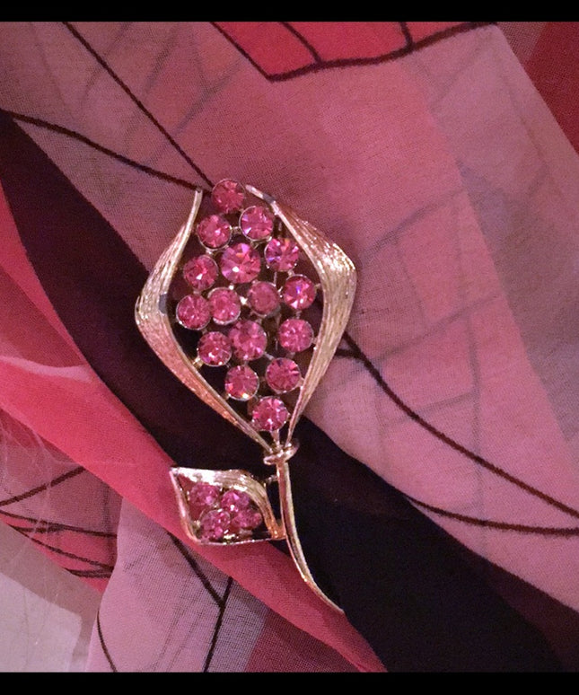 Vintage crystal flower brooch 2”