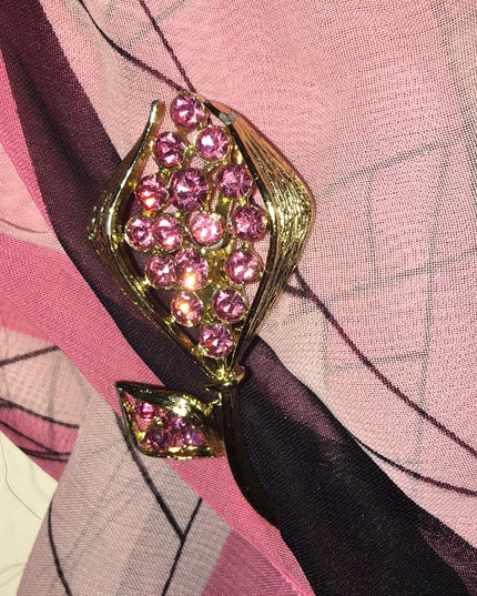 Vintage crystal flower brooch 2”