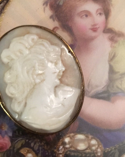 Large 14k Gold Shell cameo 1940 pendant brooch