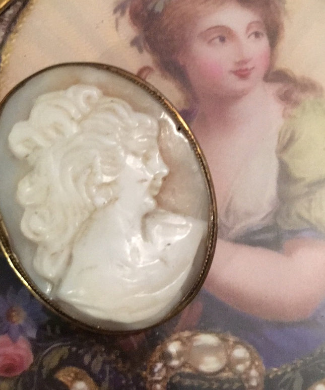Large 14k Gold Shell cameo 1940 pendant brooch